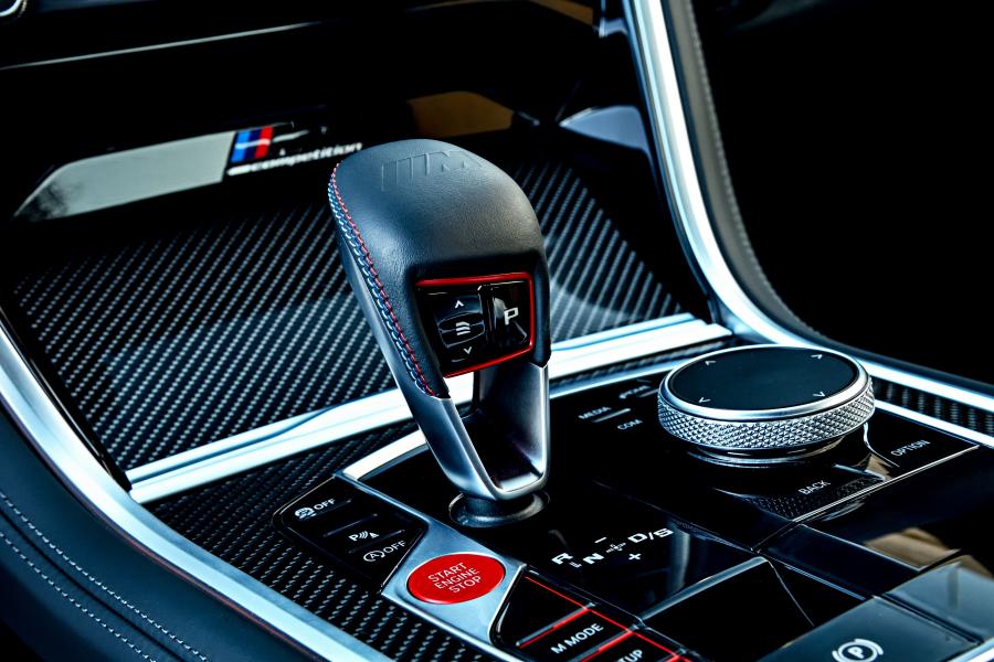 Детали интерьера BMW M8 Competition Coupe (F92) 2019 года  (UK) (фото 111 из 157)